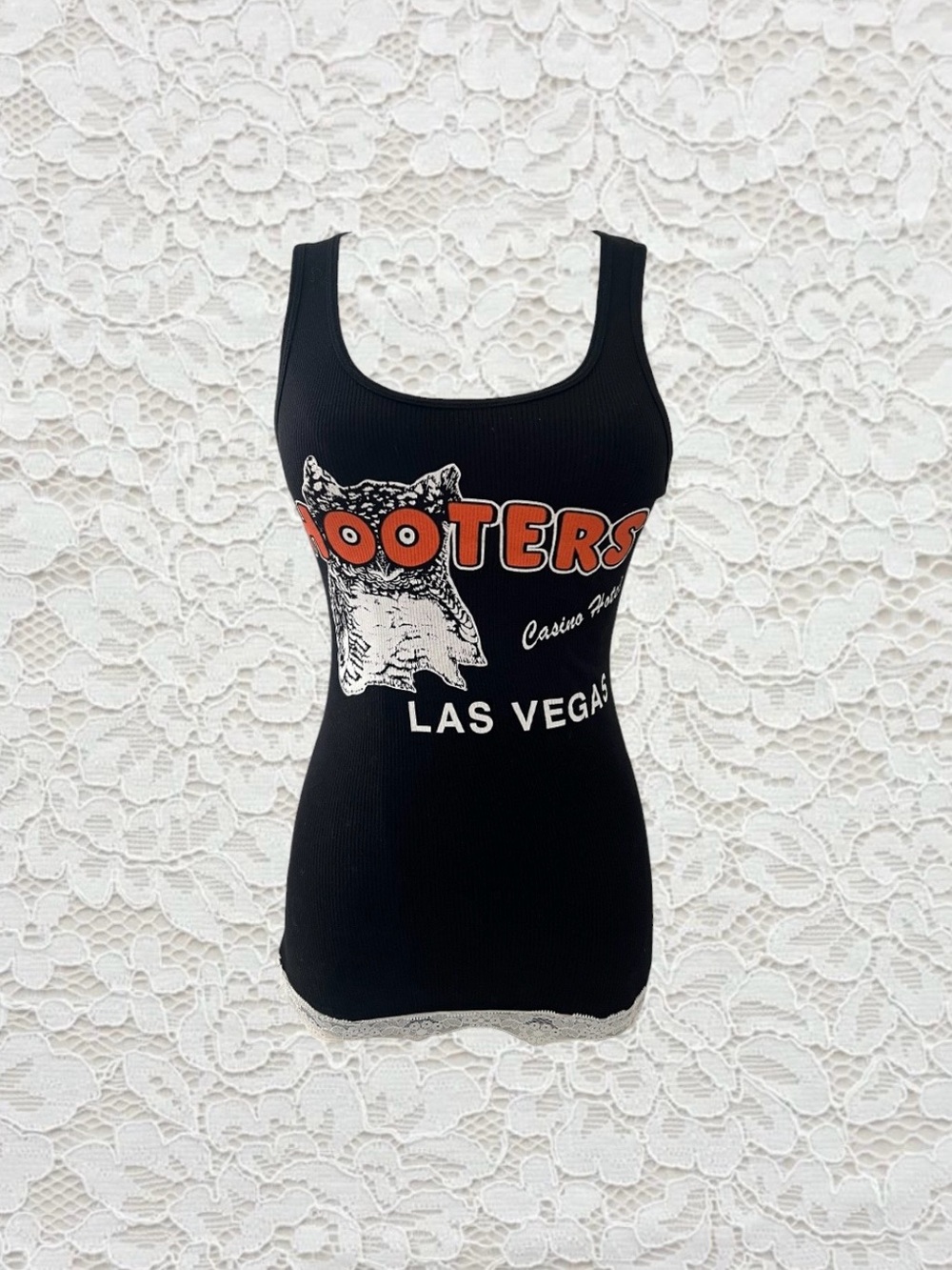 vintage hooters graphic tank top with white lace trim